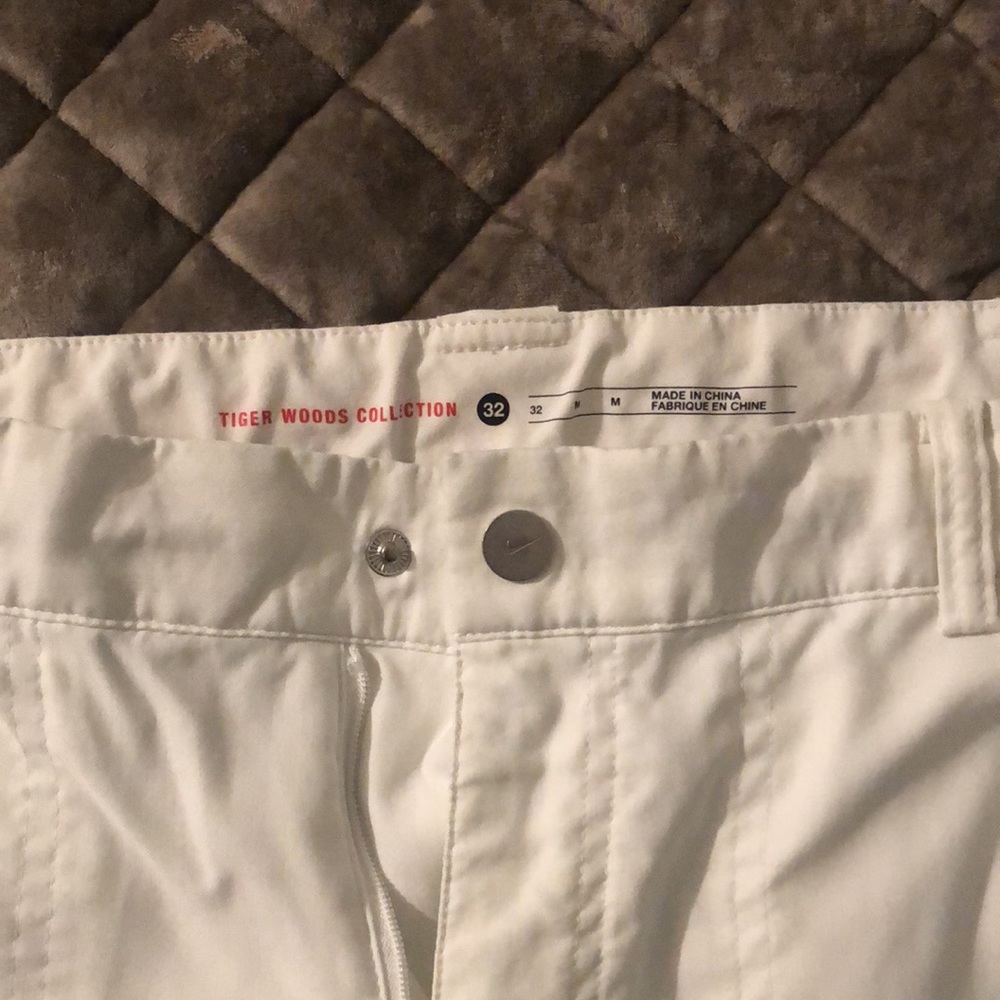 Size 32 Nike Tiger Woods Golf Shorts - Picture 3 of 3